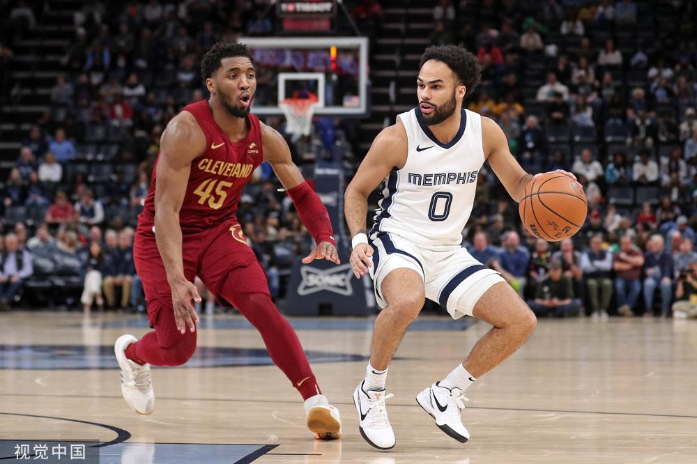 年轻球员成 年轻球员成